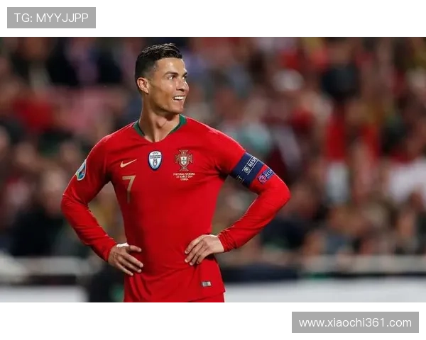 足球巨星C罗的魅力瞬间展现他无与伦比的风采与实力